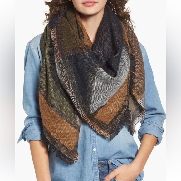 BP Geo Pattern Woven Square Blanket Scarf - Picture 2 of 4